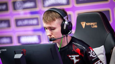 Ropz’s settings, crosshair, and viewmodel for CS2 .